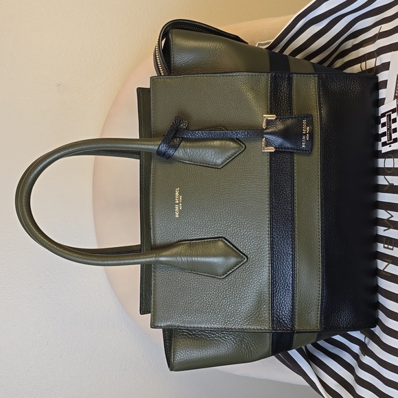 henri bendel Handbags - 🎉HP🎉Henri Bendel ❤️NWT❤️ The Rivington Tote Stripe!❤️❤️❤️
